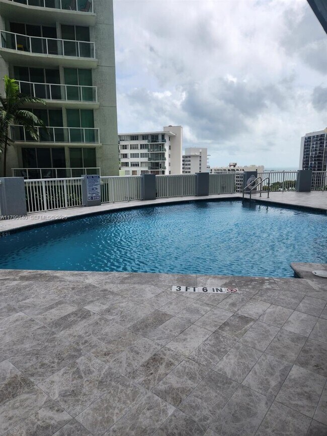 Building Photo - 170 SE 14th St