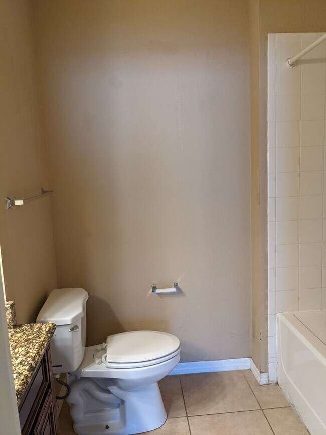 Building Photo - 2424 Grand Central Pkwy