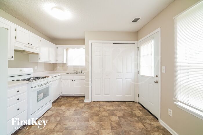 Building Photo - 6819 Wood Gate Way