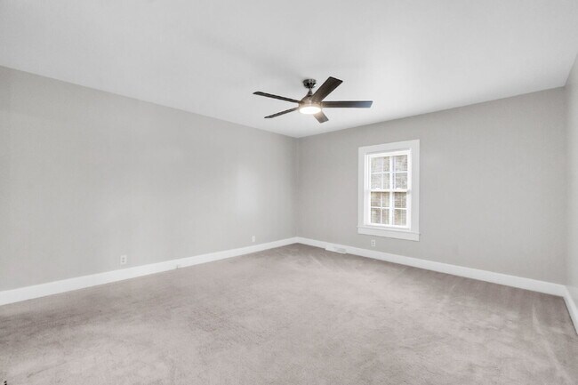 Building Photo - Warm & Welcoming 2 Bed, 2 Bath Home with Solar Panels and Spacious Yard