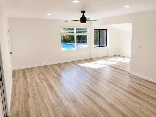 Building Photo - 2109 Bernardo Ave