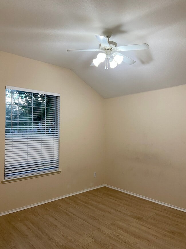 Building Photo - 112 Cherrytree Trail