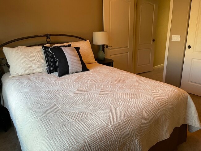 Building Photo - 5138 W Desert Eagle Cir