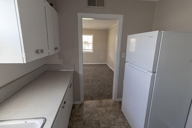 Building Photo - 7460 N Wade School Rd