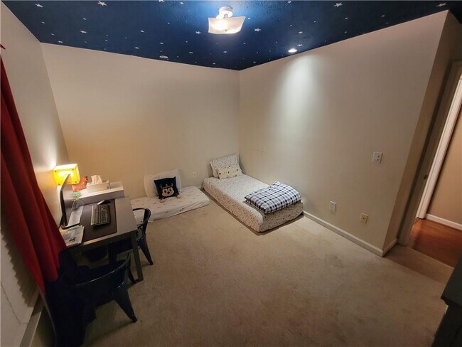 Building Photo - 1002 Cedar Trce SW