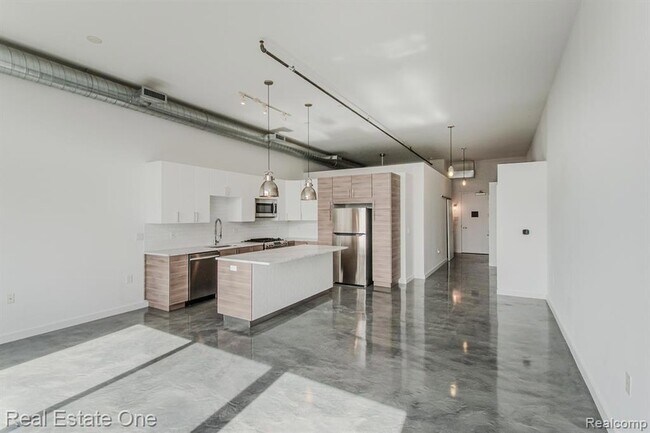 Building Photo - 211 E 9 Mile Rd