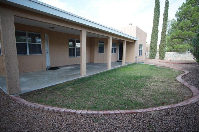 Building Photo - 6525 Brisa Del Mar Dr