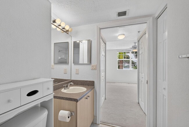 Building Photo - 1801 N Flagler Dr