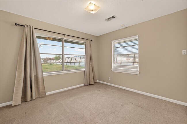 Building Photo - 10645 Oak Brook Dr