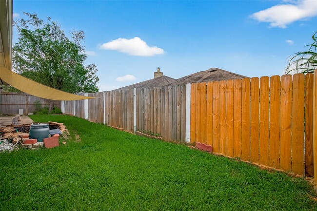 Building Photo - 9511 Mankay Ln