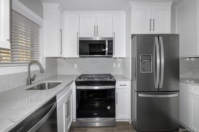 Building Photo - 5 Dark Hollow Rd