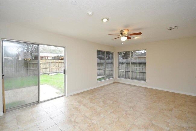 Building Photo - 15631 Fox Springs Dr
