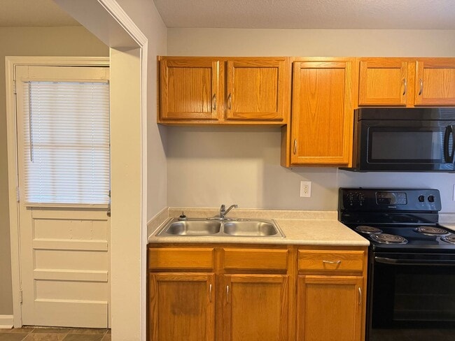 Building Photo - 507 Baker St