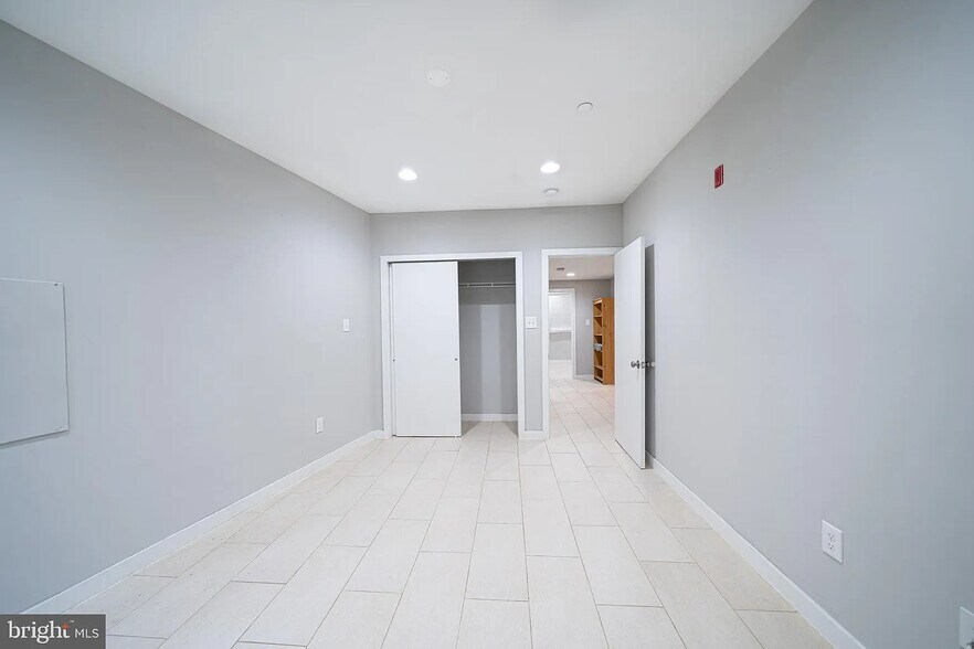 Building Photo - 706 N 7th St