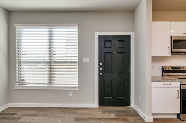 Building Photo - GORGEOUS 2 BEDROOM FOUR PLEX LOCATED IN MIDLOTHIAN ISD!