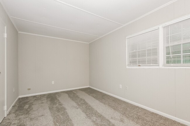 Building Photo - 129 Royal Ct