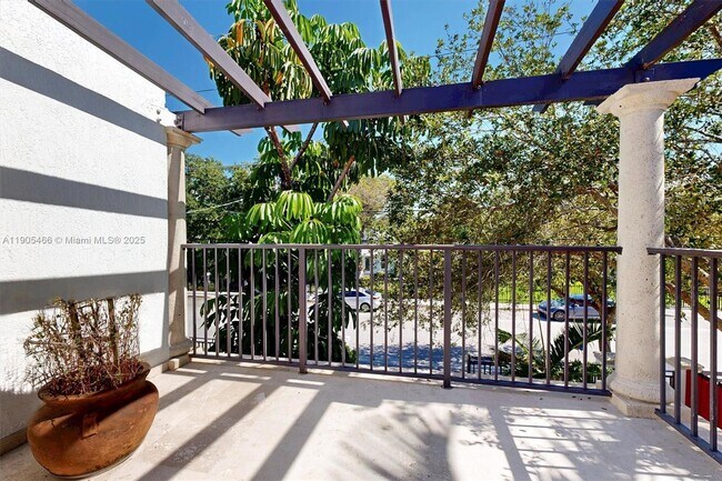 Building Photo - 3180 New York St