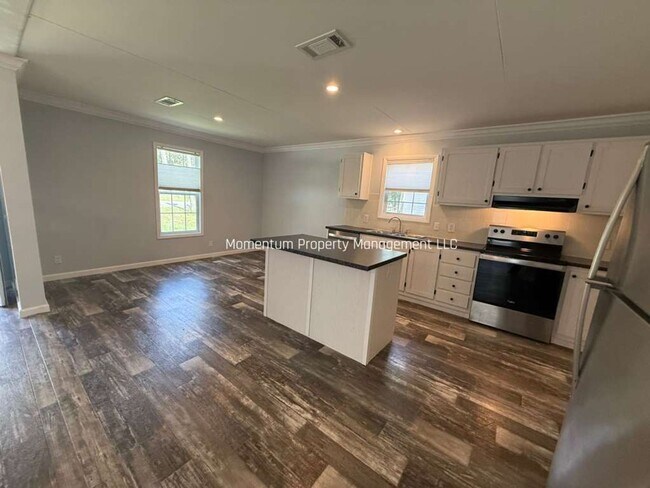 Building Photo - 7040 Hilton Dr