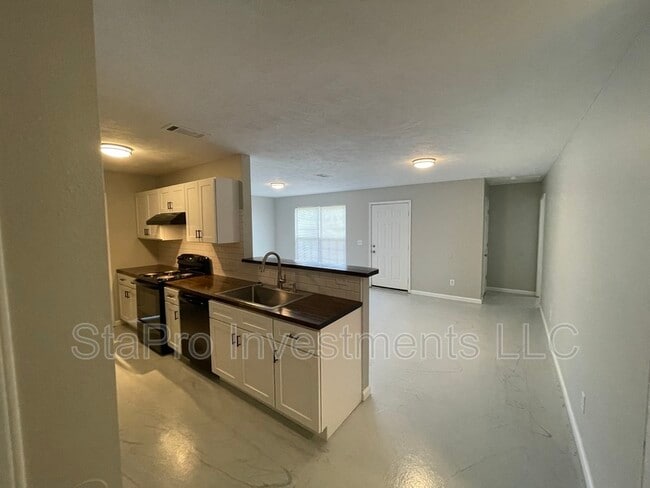 Building Photo - 106 Village Pl