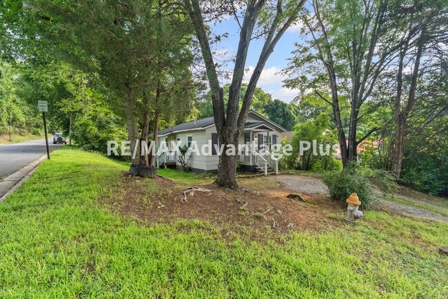 Building Photo - 2-Bedroom Home Walking Distance to Longwood University