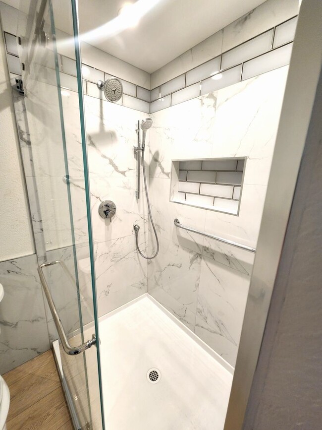 Building Photo - Stunning remodel