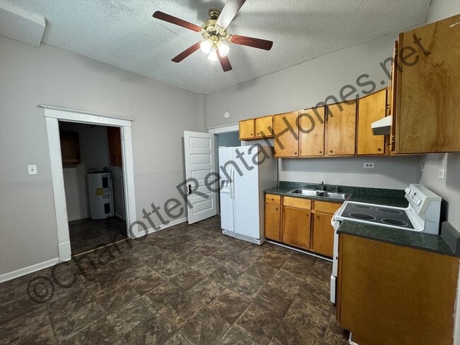 Building Photo - 113 E Pine St