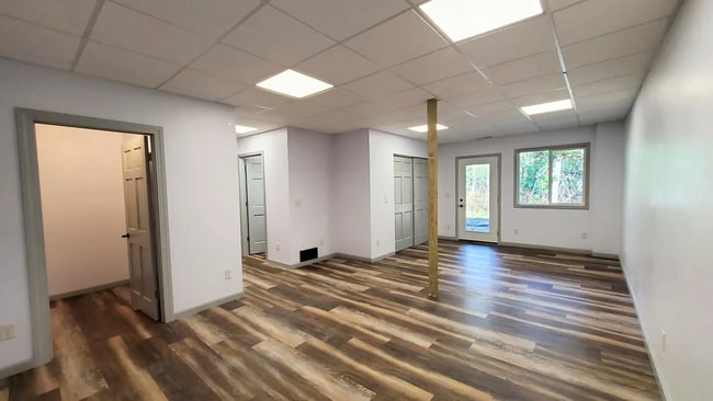 Building Photo - 4 Bedroom Single Family Home