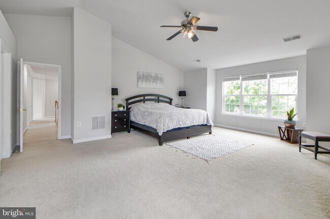 Building Photo - 115 Richard Dr SE