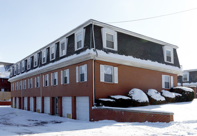 Building Photo - Linden House