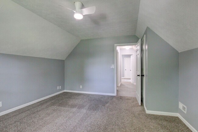 Building Photo - 180 Kings Deer Dr