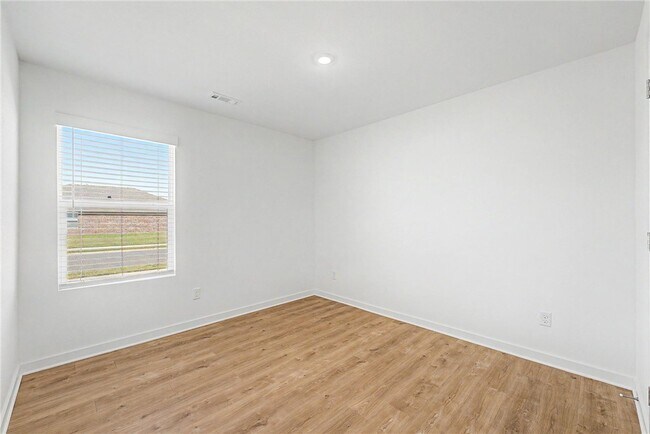 Building Photo - 3101 Laredo Ln