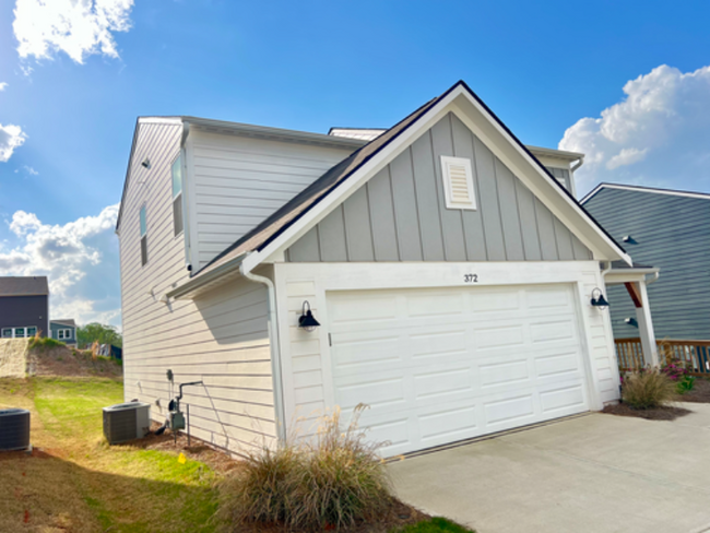 Building Photo - 372 Traminer Wy