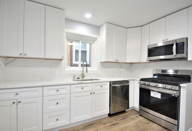 Building Photo - 6311 N Lawndale Ave
