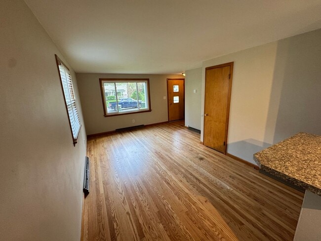 Building Photo - 326 Elm Dr