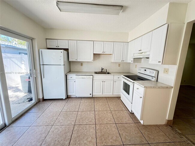 Primary Photo - 606 SW 5th Ave