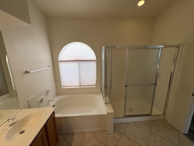 Building Photo - Great eastside location pet friendly