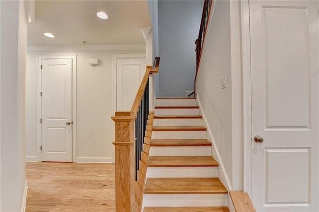 Building Photo - 341 Bailey Walk
