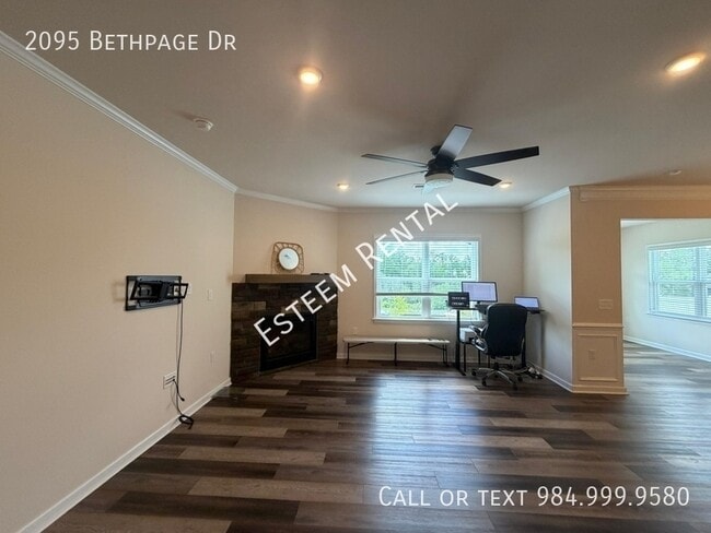 Building Photo - 2095 Bethpage Dr