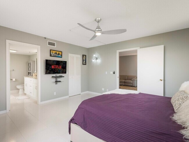 Building Photo - 14527 Bonaire Blvd