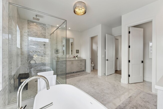 Building Photo - 3450 Ridgeway Dr