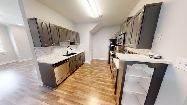 Building Photo - Madison Park Townhome