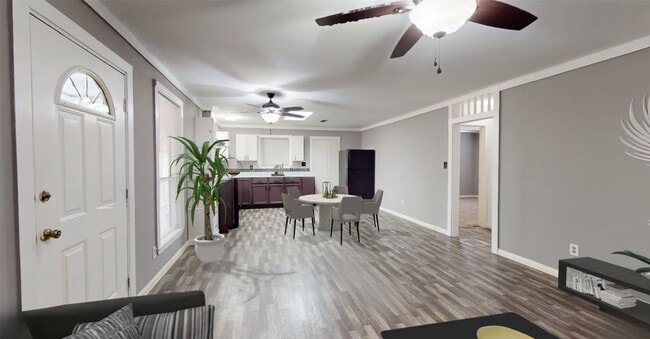 Building Photo - 10983 Maywood St