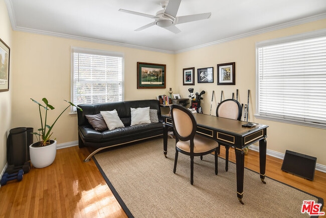 Building Photo - 458 S Bedford Dr