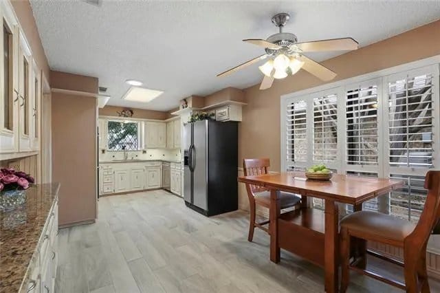 Building Photo - 2403 Blue Cypress Dr