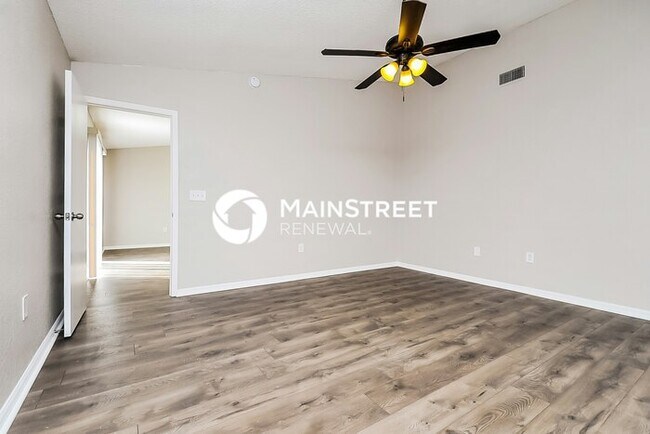Building Photo - 3 Bedroom Pet-Friendly Home in Winter Haven, FL with Main Street Renewal
