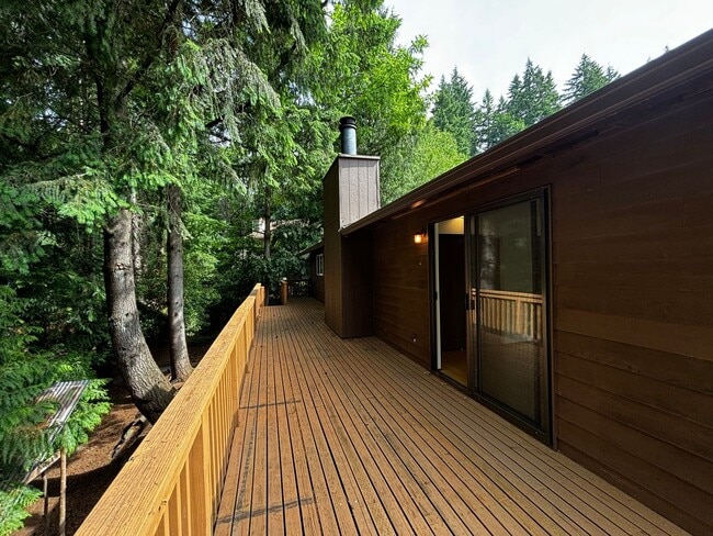 Building Photo - Amazing Lake Forest Park Home