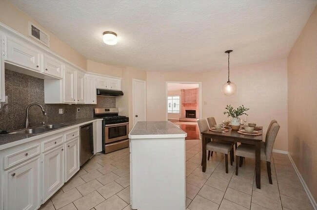 Building Photo - 7918 Chancel Dr