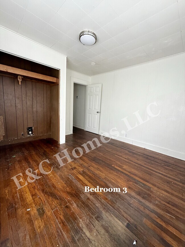 Building Photo - 2805 Denver St