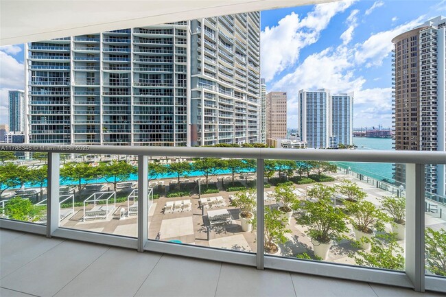 Building Photo - 495 Brickell Ave