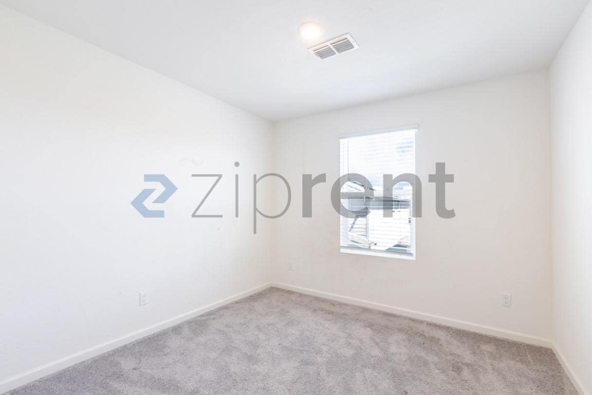Building Photo - Unit